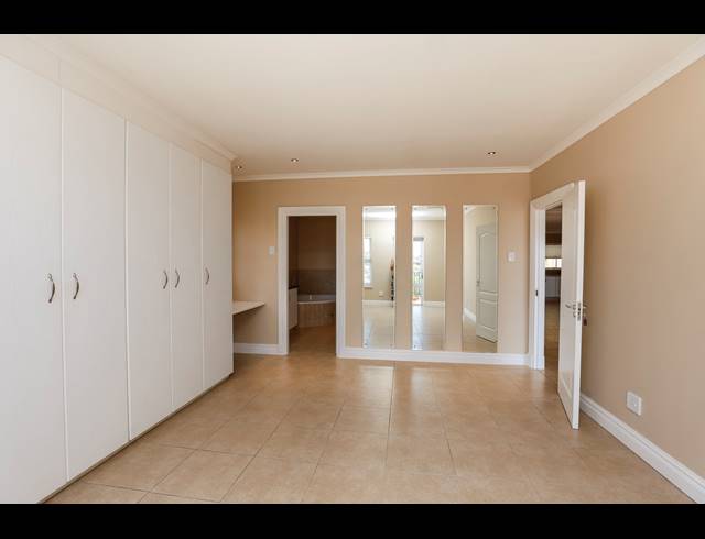 3 BEDROOM APARTMENT FOR SALE IN LA LUCIA